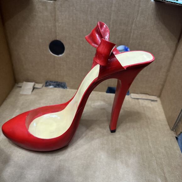 Red High Heel Stiletto Decorative Wine Bottle Holder - Picture 4 of 7